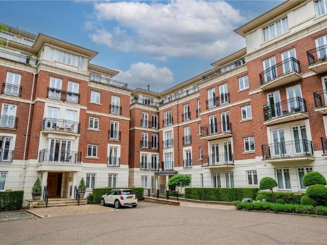 Flat for sale in Petersham, Greater London