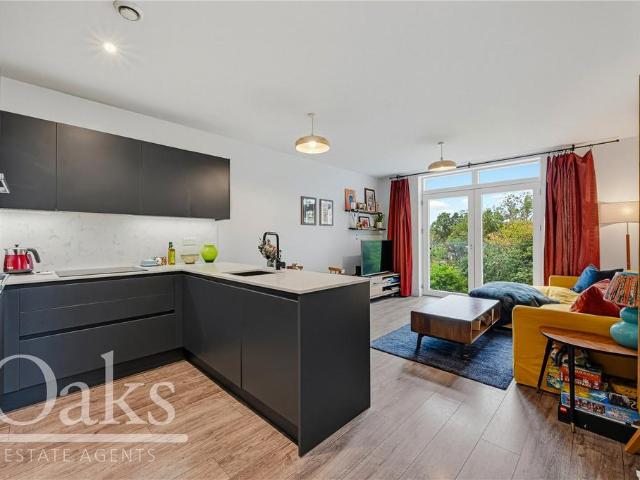 Flat for sale in West Dulwich, Greater London