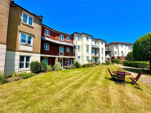 Flat for sale in Lymington, New Forest