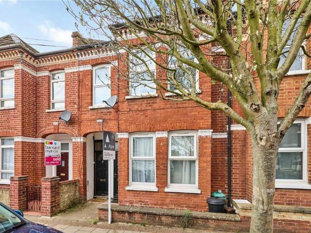 Flat for sale in Furzedown, Greater London