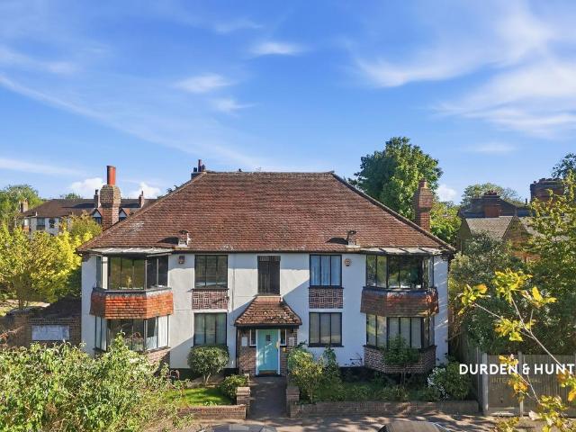 Flat for sale in Upper Walthamstow, Greater London