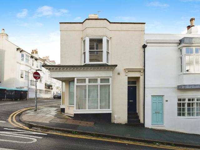 Flat for sale in Round Hill, Brighton & Hove