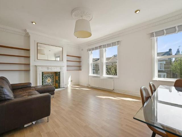 Flat for sale in Maida Hill, Greater London