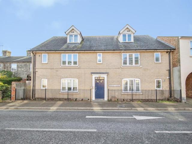 Flat for sale in Sudbury, Chelmondiston