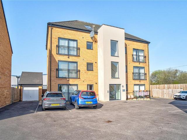 Flat for sale in Greenbridge, Kingsdown