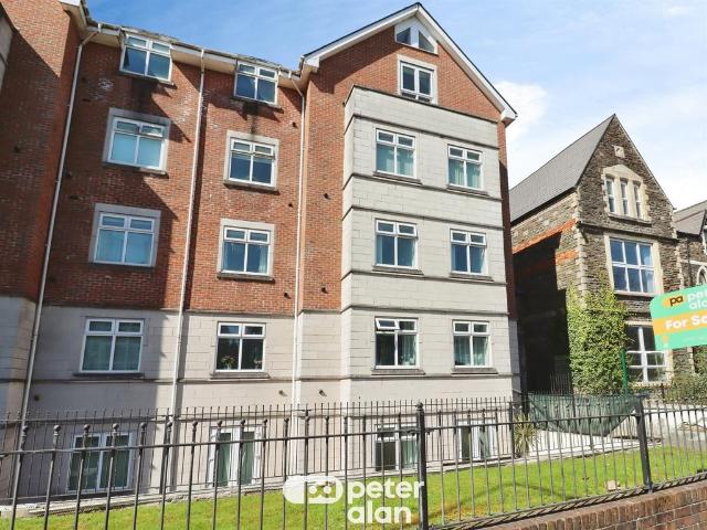 Flat for sale in Plasnewydd, Falcon Lodge