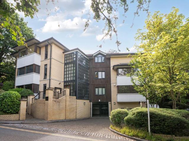 Flat for sale in Chislehurst, Greater London