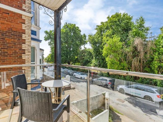 Flat for sale in Goodrington, Livermead