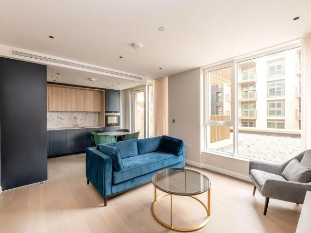Flat for sale in Kennington Cross, Greater London