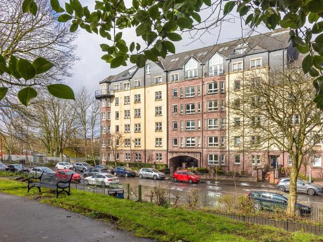 Flat for sale in Broomhill, Scotland
