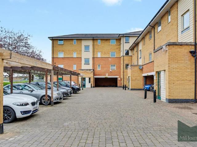 Flat for sale in Carterhatch, Greater London