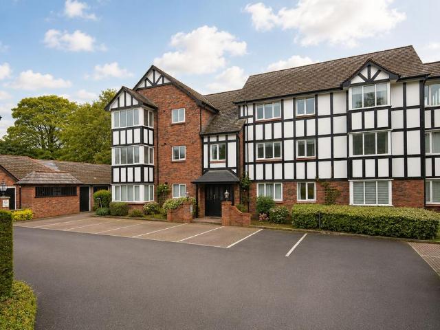 Flat for sale in Alderley Edge