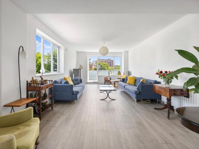Flat for sale in South Hampstead, Greater London