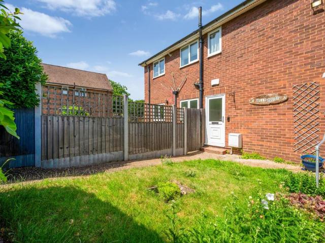Flat for sale in London Borough of Hounslow, Greater London