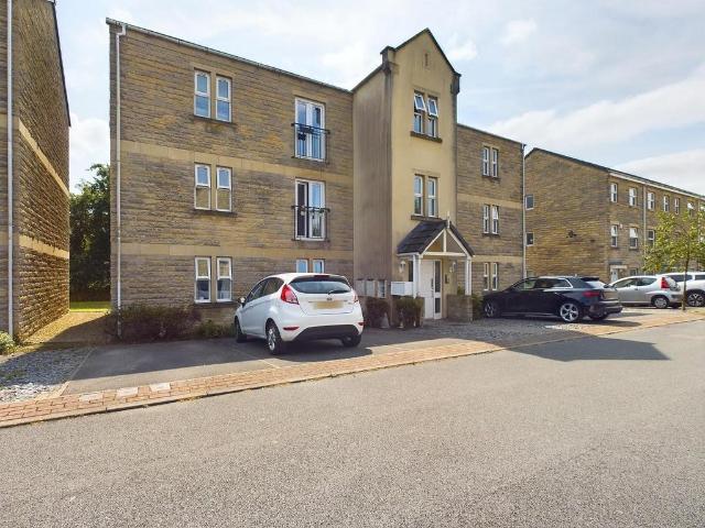 Flat for sale in Bingley, West Yorkshire