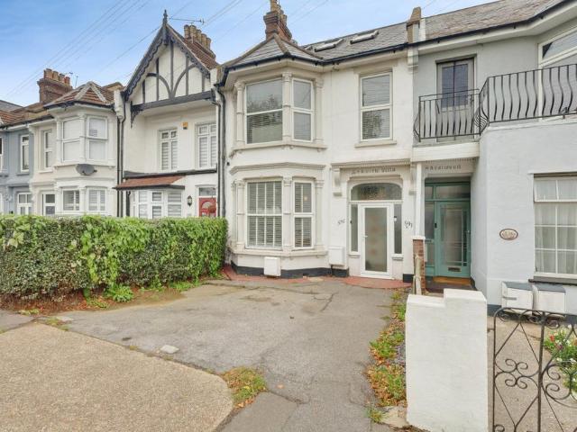Flat for sale in Bread and Cheese Hill, Castle Point