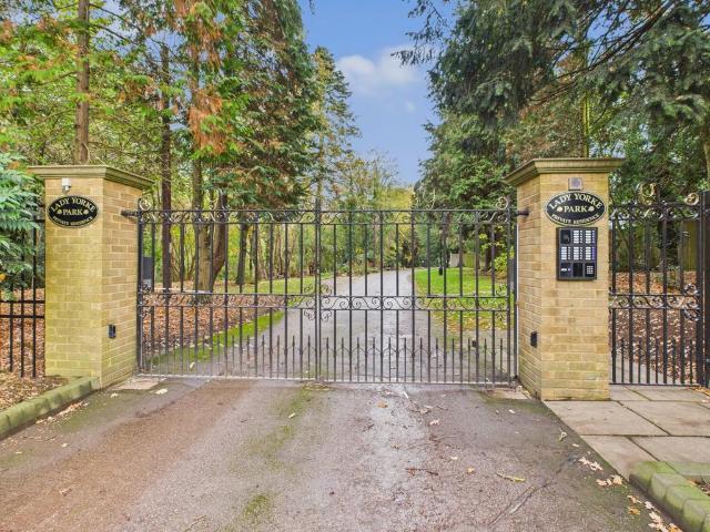 Flat for sale in Iver