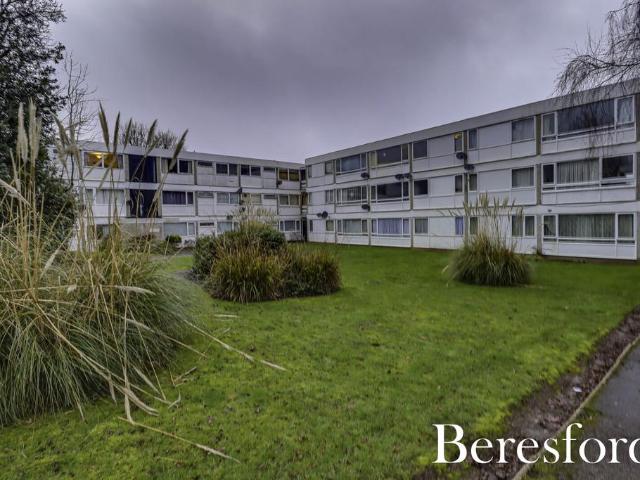 Flat for sale in Navestock Side, Essex