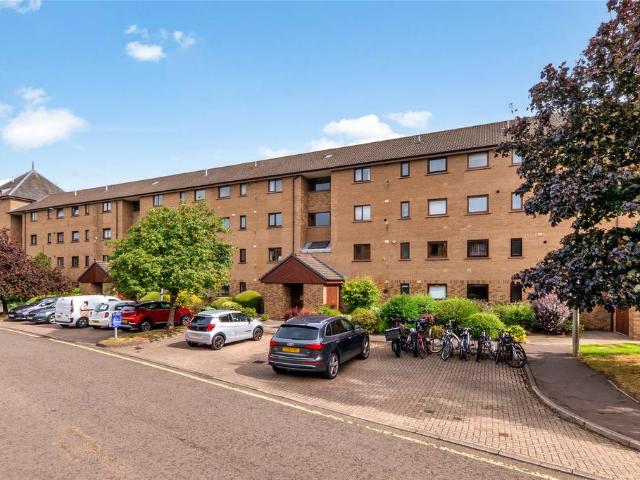 Flat for sale in Southside, Scotland