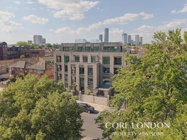 Flat for sale in London Borough of Ealing, Greater London