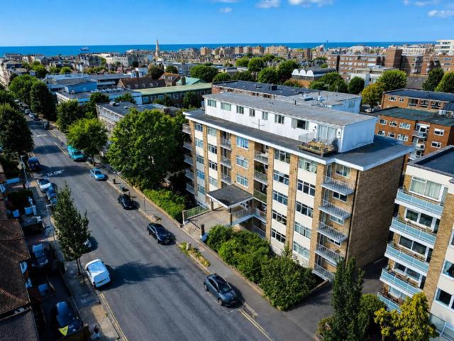 Flat for sale in Brunswick