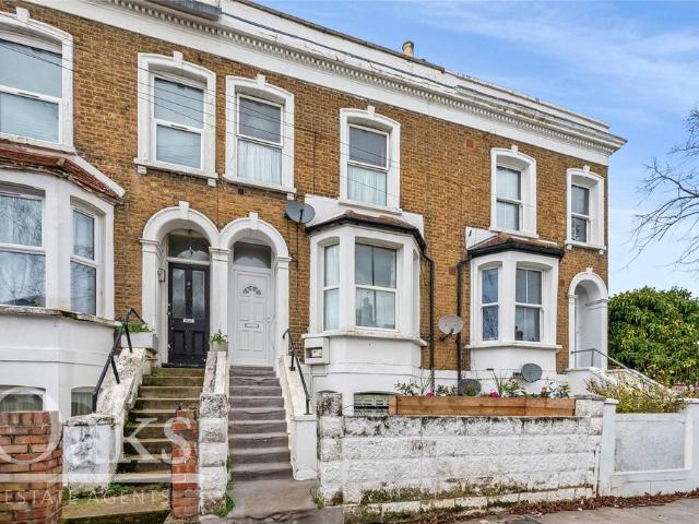 Flat for sale in London Borough of Croydon, Greater London