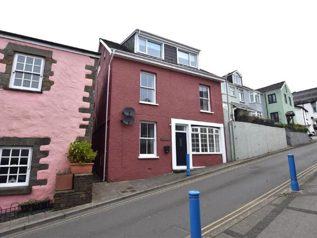 Flat for sale in Saundersfoot, Wales