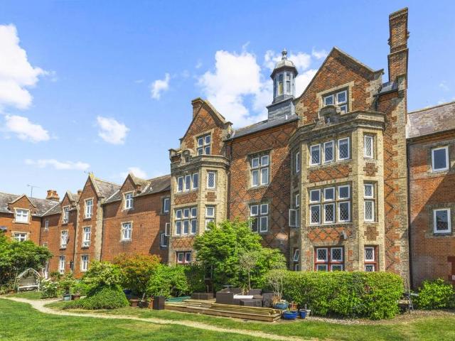 Flat for sale in Duton Hill, Essex