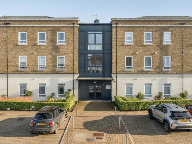 Flat for sale in Hawkinge, Folkestone