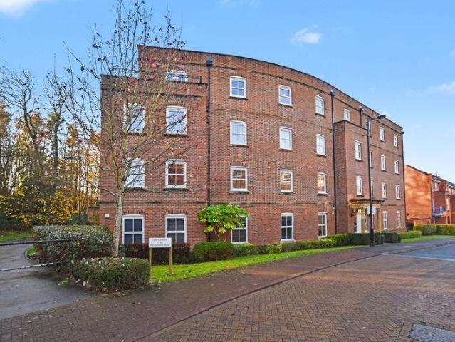 Flat for sale in Priest Down, Hampshire