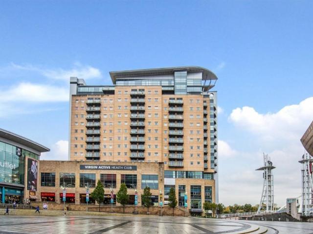 Flat for sale in Salford Quays, Salford