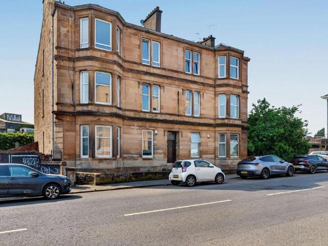 Flat for sale in Shawmoss, Shawlands