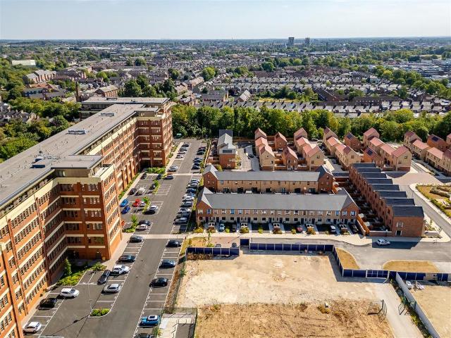 Flat for sale in Bell Farm, High Field