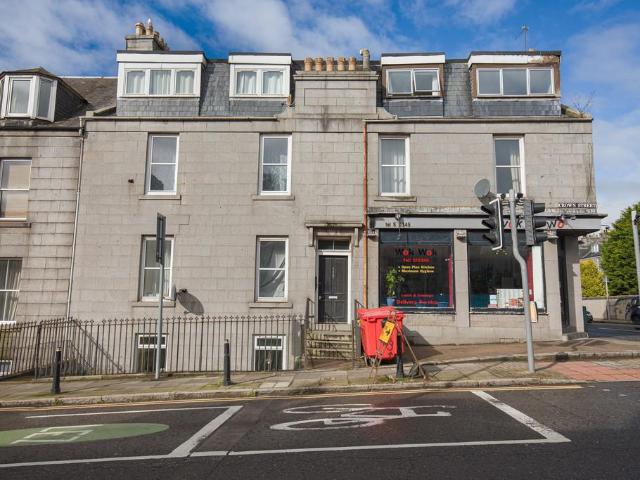 Flat for sale in Ferryhill, Ballindoch