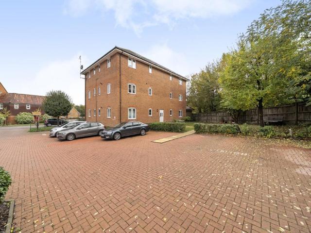 Flat for sale in Bagshot, Surrey Heath
