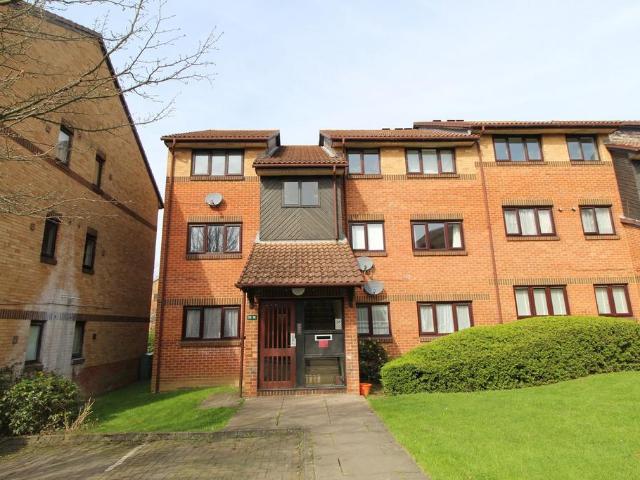 Flat for sale in Burnt Oak, Greater London
