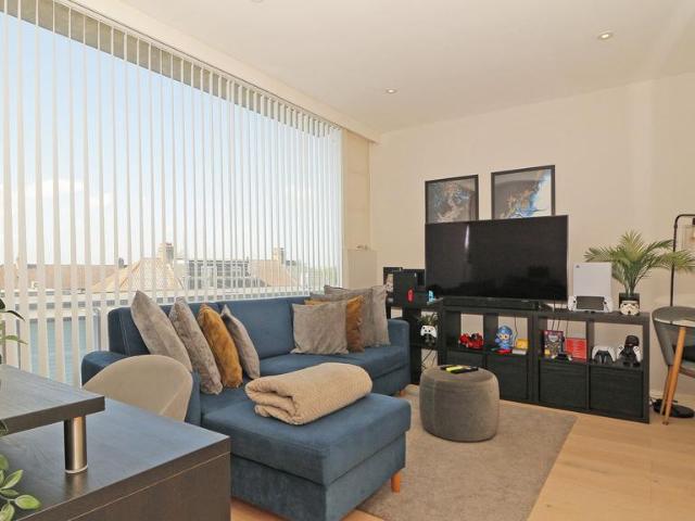 Flat for sale in Well Hall, Greater London