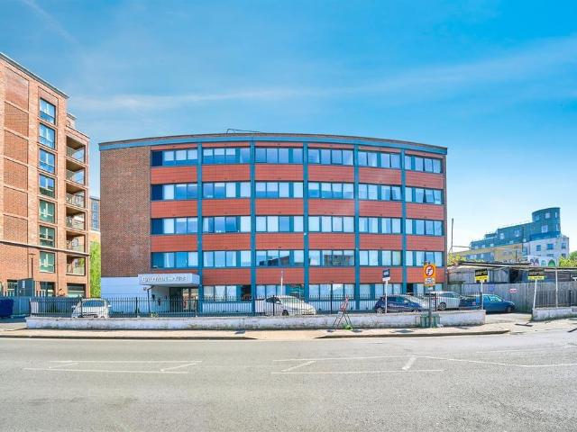 Flat for sale in Kenton, Greater London