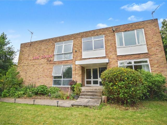 Flat for sale in West Park, West Yorkshire