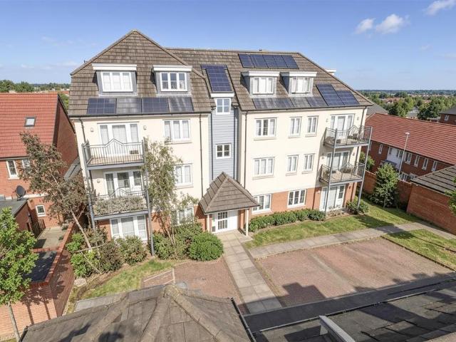 Flat for sale in North Town, Aldershot