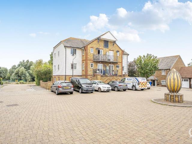Flat for sale in Oad Street, Kent