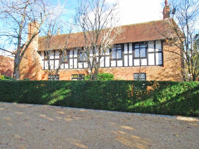 Flat for sale in Beaconsfield, Penn Bottom