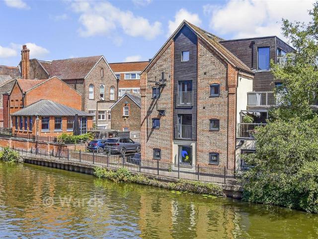 Flat for sale in Brook Street, Bourne Vale