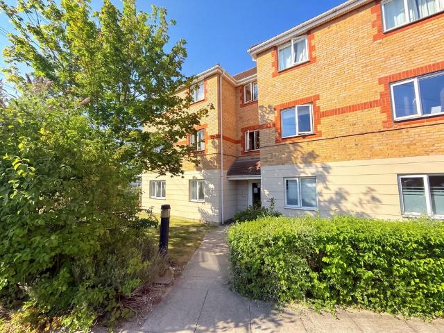Flat for sale in South Ockendon, Essex