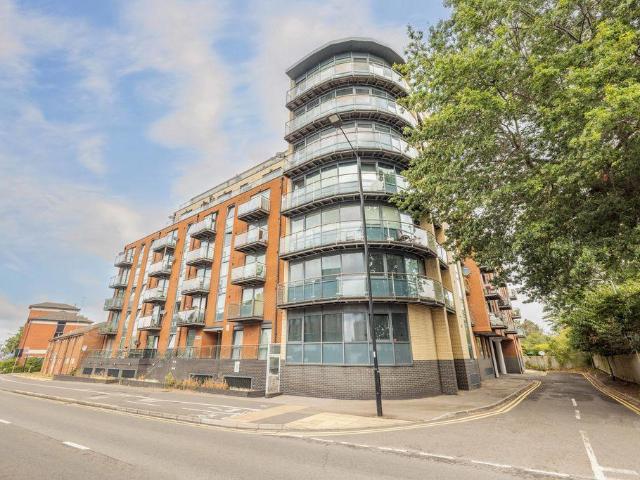 Flat for sale in Slough