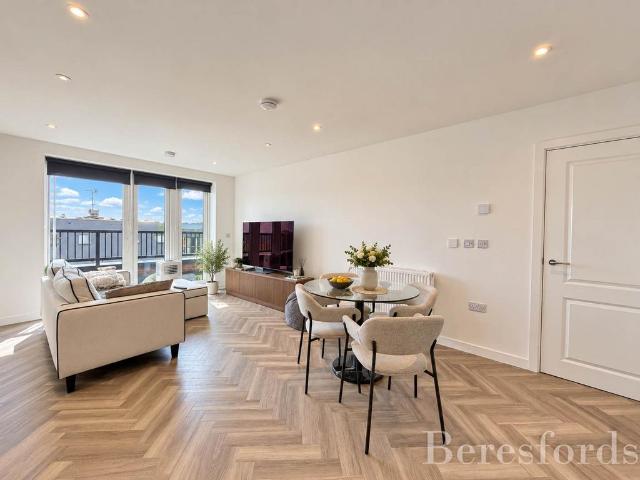 Flat for sale in St. George's Park, Greater London