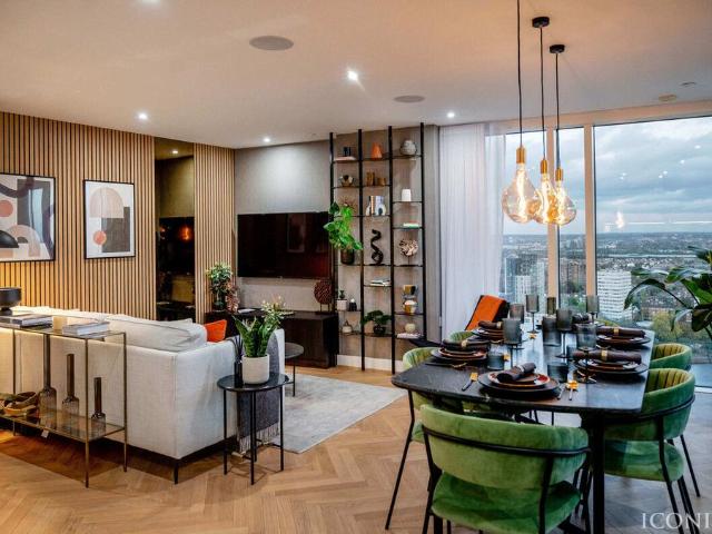 Flat for sale in Stamford Hill, Greater London