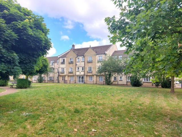 Flat for sale in Madley Park, Black Bourton