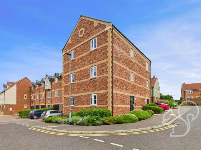 Flat for sale in Chelmondiston, Suffolk
