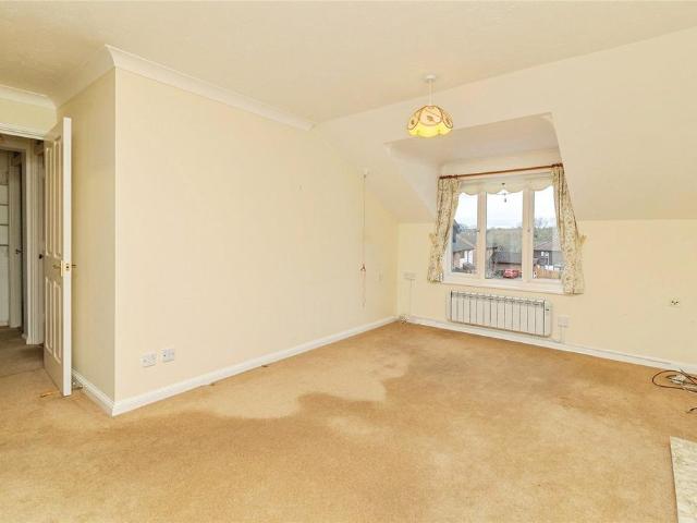 Flat for sale in Leighton-Linslade, Leighton Buzzard